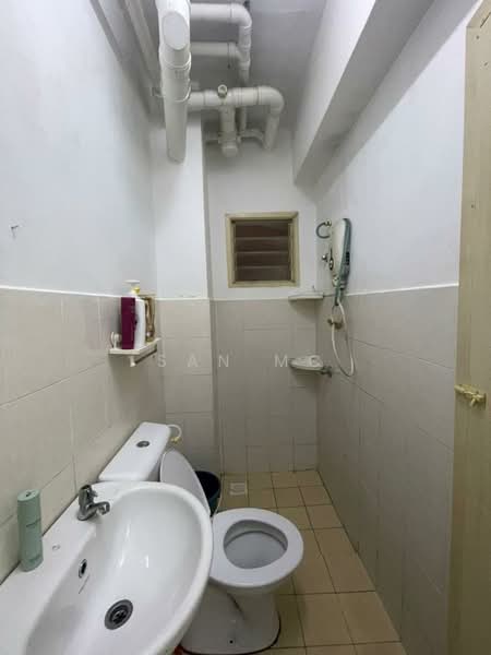 Pangsapuri untuk Disewa di Sri Dahlia - San MC - Bathroom - PropertyGuru.com.my
