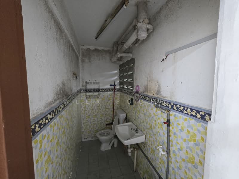Pangsapuri untuk Disewa di Taman Batu Permai - Alex Foong - Bathroom - PropertyGuru.com.my