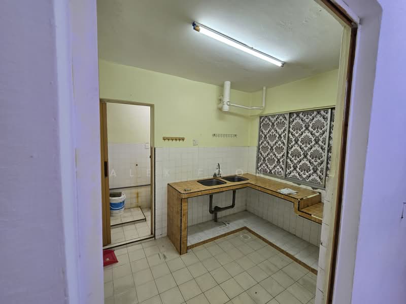 Pangsapuri untuk Disewa di Taman Batu Permai - Alex Foong - Kitchen - PropertyGuru.com.my