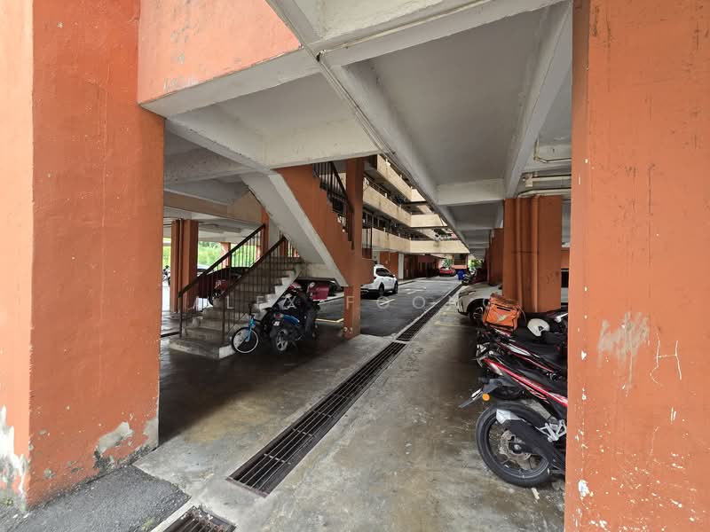 Pangsapuri untuk Disewa di Taman Batu Permai - Alex Foong - Car Park - PropertyGuru.com.my