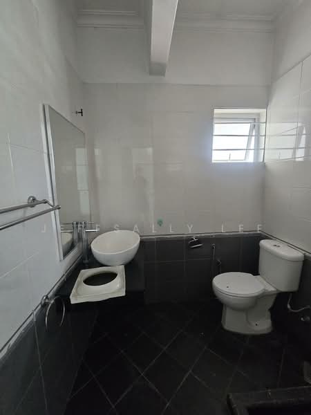 2-storey Terraced House for Sale in Usj 5 (Subang Jaya) - JeffSally Lee - Bathroom - PropertyGuru.com.my