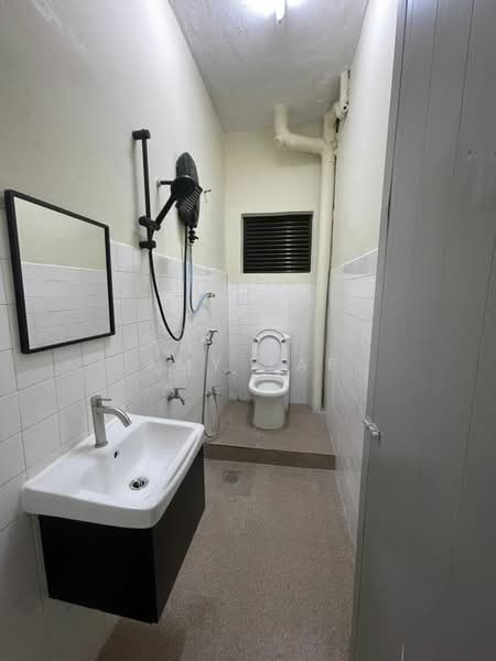 Rumah Teres 2 Tingkat untuk Disewa di Taman Daya (Kepong) - Amy Yap - Bathroom - PropertyGuru.com.my