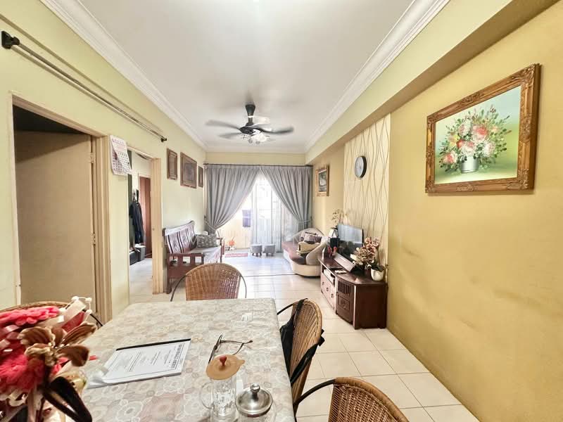 Apartment for Sale at Golden Height & Elite - Ilman Nahri - Living Room - PropertyGuru.com.my
