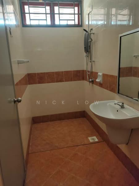 Rumah Teres 2 Tingkat untuk Disewa di Taman Damansara Aliff (Tampoi) - Nick Low - Bathroom - PropertyGuru.com.my