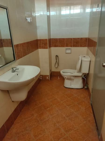 Rumah Teres 2 Tingkat untuk Disewa di Taman Damansara Aliff (Tampoi) - Nick Low - Bathroom - PropertyGuru.com.my