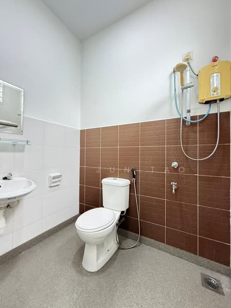 Rumah Teres 2 Tingkat untuk Disewa di Jementah (Johor) - Foo Jun Tao - PropertyGuru.com.my