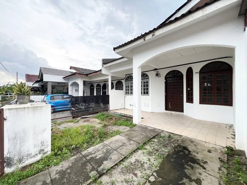 1-storey Terraced House for Sale in Taman Alam Megah (Shah Alam) - Aqil Kamal - Exterior - PropertyGuru.com.my