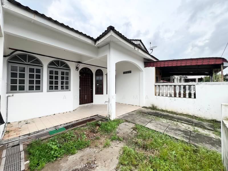 1-storey Terraced House for Sale in Taman Alam Megah (Shah Alam) - Aqil Kamal - Exterior - PropertyGuru.com.my