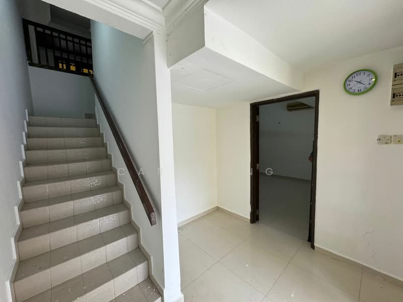 2.5-storey Terraced House for Rent in SS17 (Subang Jaya) - Carlos Ng - Corridor - PropertyGuru.com.my