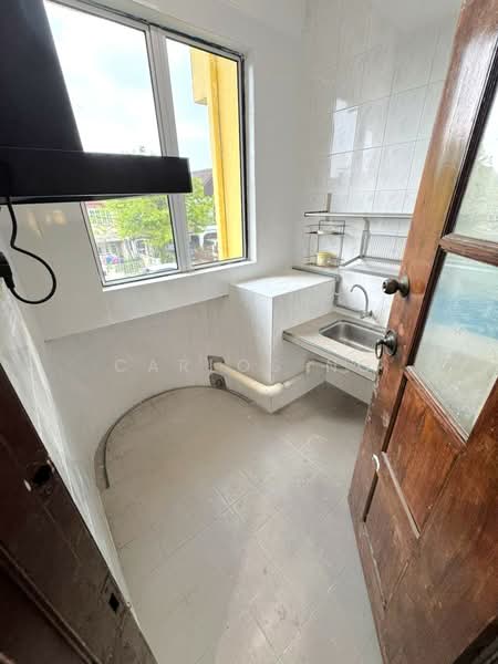 2.5-storey Terraced House for Rent in SS17 (Subang Jaya) - Carlos Ng - Kitchen - PropertyGuru.com.my