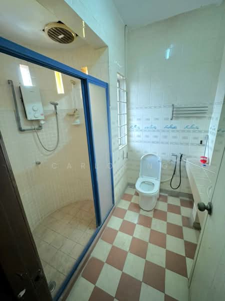 2.5-storey Terraced House for Rent in SS17 (Subang Jaya) - Carlos Ng - Bathroom - PropertyGuru.com.my