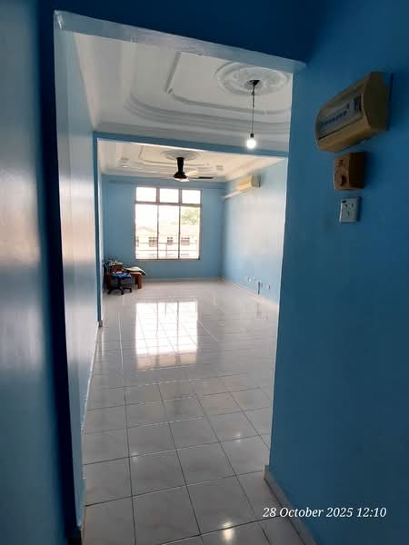 Pangsapuri untuk Dijual di Ria 2 Apartment - Ivy Low - Living Room - PropertyGuru.com.my