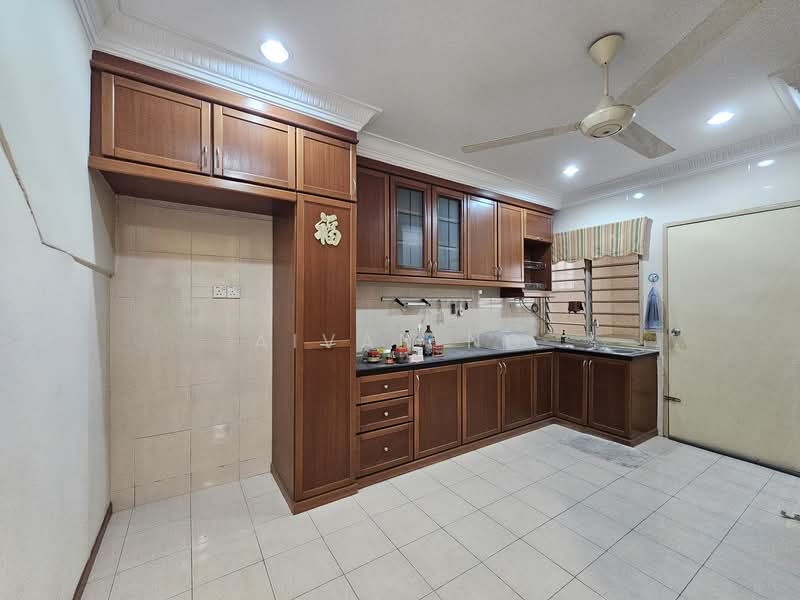 Rumah Teres untuk Dijual di Bandar Sungai Long (Selangor) - Aivan Ng - Kitchen - PropertyGuru.com.my