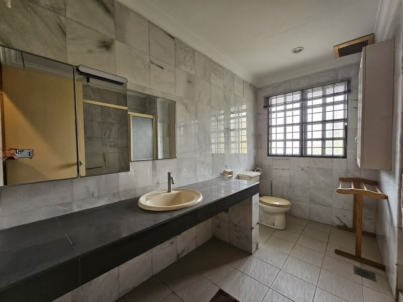 Rumah Teres untuk Dijual di Bandar Sungai Long (Selangor) - Aivan Ng - Bathroom - PropertyGuru.com.my