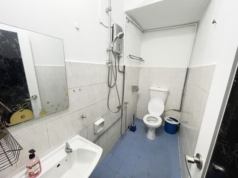 2-storey Terraced House for Rent in Taman Koperasi Cuepacs (Cheras) - Eiffel Lai - Bathroom - PropertyGuru.com.my