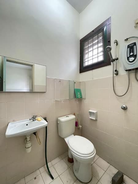 Rumah Teres 2 Tingkat untuk Disewa di Taman Mount Austin (Tebrau) - Nick Low - Bathroom - PropertyGuru.com.my