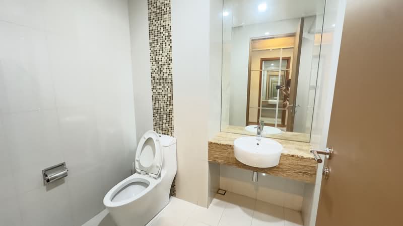 Condominium for Rent at 8 Gurney (The Shore Condominium) - Elaine Yeoh - Bathroom - PropertyGuru.com.my