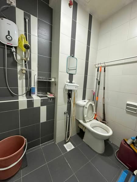 Service Residence for Rent at D'Ambience Residences (Pangsapuri Ikatan Flora) - Desmond Lim - Bathroom - PropertyGuru.com.my