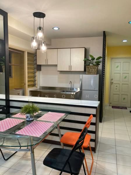 Pangsapuri untuk Dijual di Serdang Villa Apartment - Kenson Ho - Kitchen - PropertyGuru.com.my