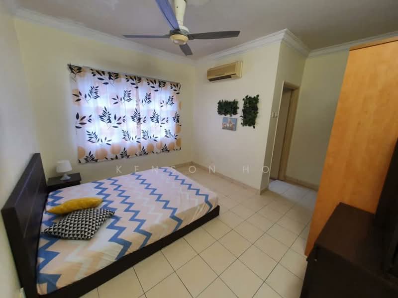 Pangsapuri untuk Dijual di Serdang Villa Apartment - Kenson Ho - Bedroom - PropertyGuru.com.my