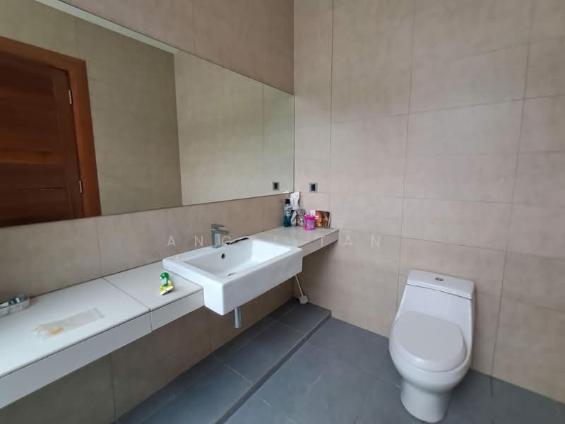 Rumah Banglo untuk Dijual di Saujana Impian (Kajang) - Angel Tan - Bathroom - PropertyGuru.com.my