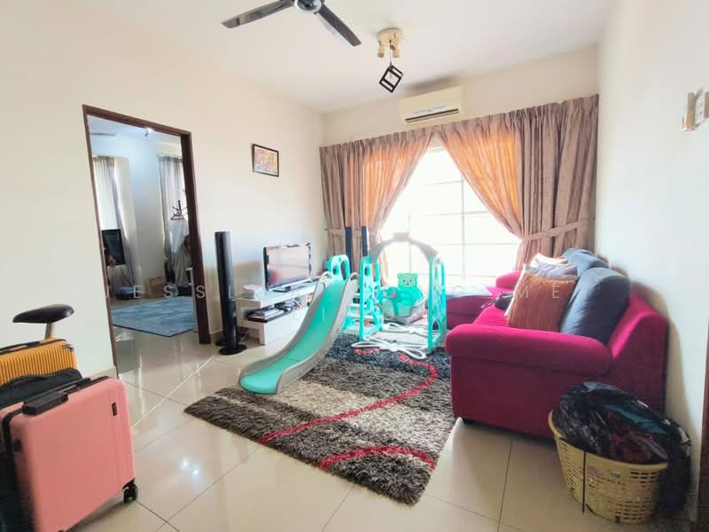 Rumah Berkembar untuk Dijual di Shah Alam (Selangor) - Jessica Yong Mei Ling - Living Room - PropertyGuru.com.my