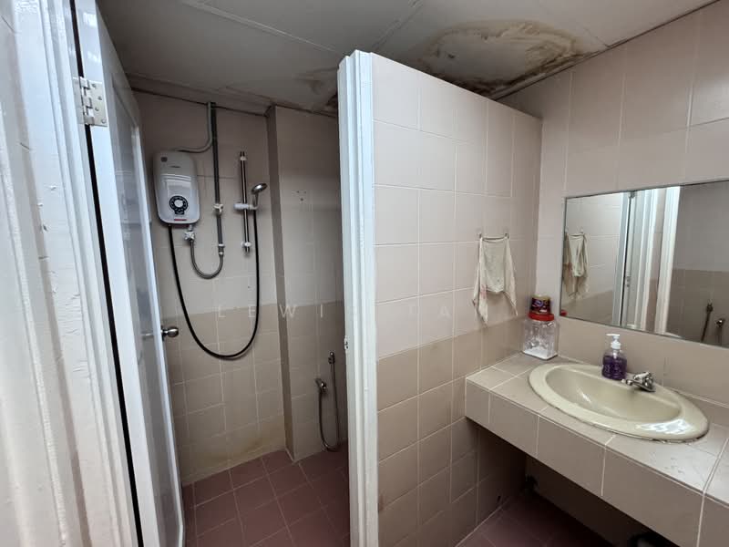 Office for Sale in KL City Centre (Kuala Lumpur) - Lewis Tam - Bathroom - PropertyGuru.com.my