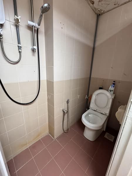 Office for Sale in KL City Centre (Kuala Lumpur) - Lewis Tam - Bathroom - PropertyGuru.com.my