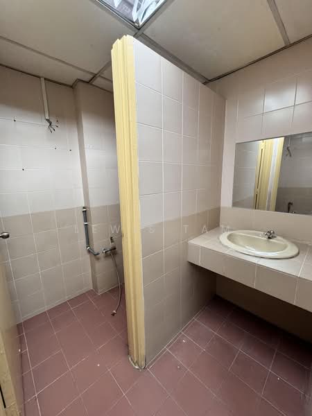 Office for Sale in KL City Centre (Kuala Lumpur) - Lewis Tam - Bathroom - PropertyGuru.com.my