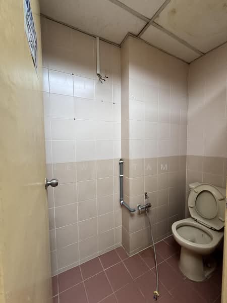 Office for Sale in KL City Centre (Kuala Lumpur) - Lewis Tam - Bathroom - PropertyGuru.com.my