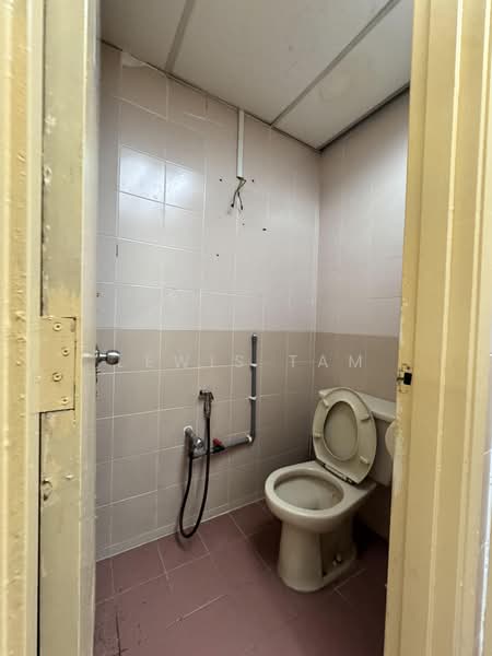 Office for Sale in KL City Centre (Kuala Lumpur) - Lewis Tam - Bathroom - PropertyGuru.com.my