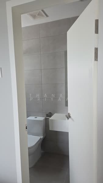 Service Residence for Rent at Dorsett Waterfront Subang - Thanap Priyaa - Bathroom - PropertyGuru.com.my