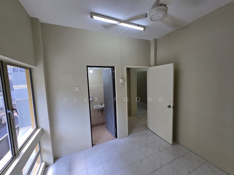 Apartment for Rent at Vista Shop Apartment (Damansara Damai) - Alex Foong - Master Bedroom - PropertyGuru.com.my