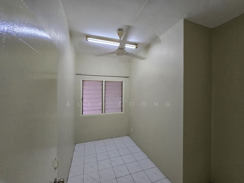 Apartment for Rent at Vista Shop Apartment (Damansara Damai) - Alex Foong - Bedroom - PropertyGuru.com.my