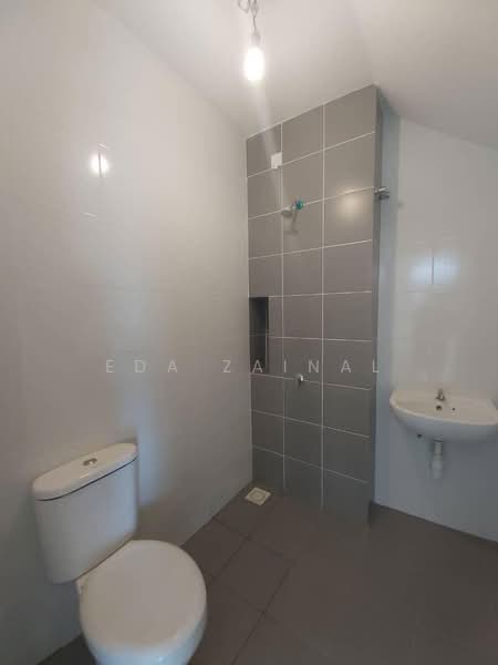 Semi-Detached House for Sale in Eco Grandeur (Puncak Alam) - Eda Zainal - Bathroom - PropertyGuru.com.my