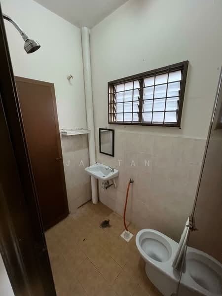 Rumah Teres 2 Tingkat untuk Disewa di Taman Klang Utama (Kapar) - Jay Tan - Bathroom - PropertyGuru.com.my