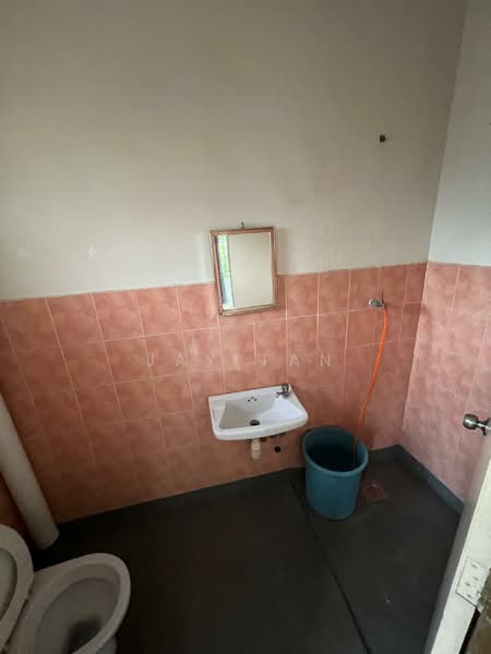 Rumah Teres 2 Tingkat untuk Disewa di Taman Klang Utama (Kapar) - Jay Tan - Bathroom - PropertyGuru.com.my