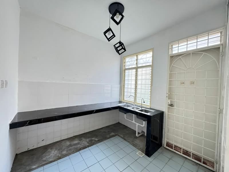 2-storey Terraced House for Sale in Rawang (Selangor) - Samson Lee - Kitchen - PropertyGuru.com.my