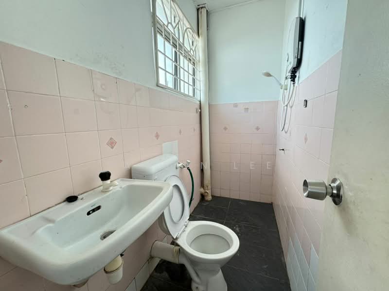 2-storey Terraced House for Sale in Rawang (Selangor) - Samson Lee - Bathroom - PropertyGuru.com.my