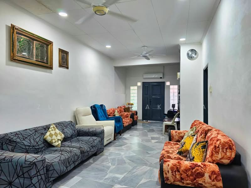 1-storey Terraced House for Sale in Bandar Tun Hussein Onn (Cheras) - Zulhilmi Zakaria - Living Room - PropertyGuru.com.my