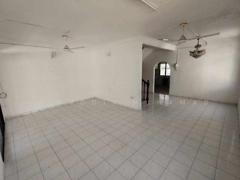 Semi-Detached House for Rent in Lahat (Perak) - Muinuddin Muhamad - Living Room - PropertyGuru.com.my