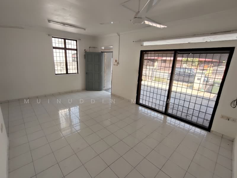 Semi-Detached House for Rent in Lahat (Perak) - Muinuddin Muhamad - Living Room - PropertyGuru.com.my