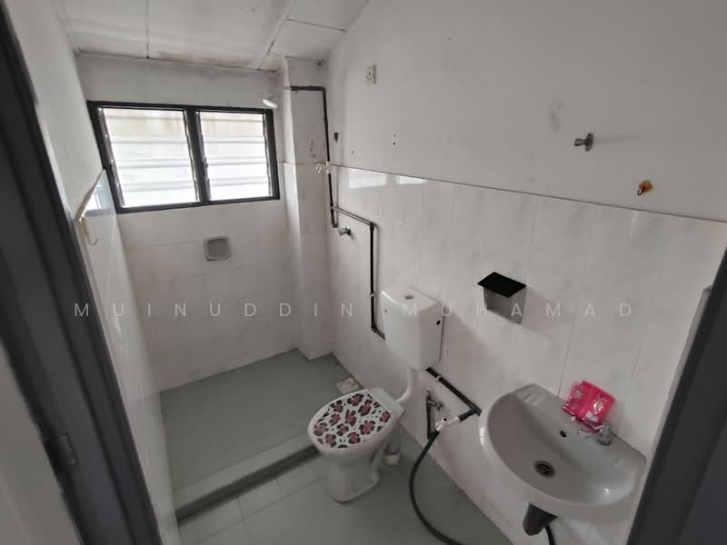 Semi-Detached House for Rent in Lahat (Perak) - Muinuddin Muhamad - Bathroom - PropertyGuru.com.my