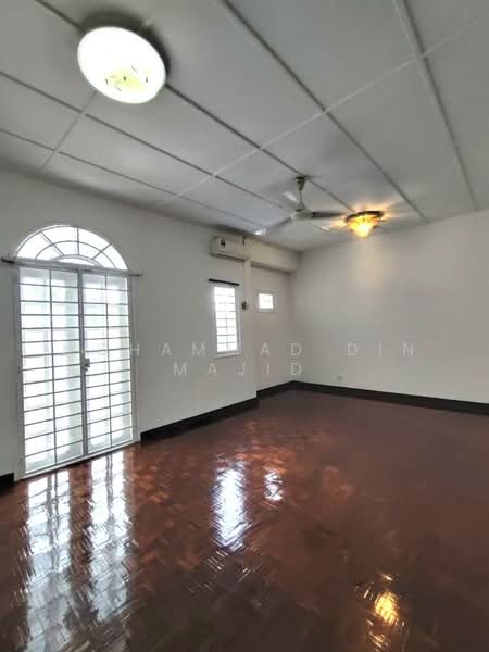 2-storey Terraced House for Sale in Usj 9 (Subang Jaya) - Mohammad Din Majid - Living Room - PropertyGuru.com.my