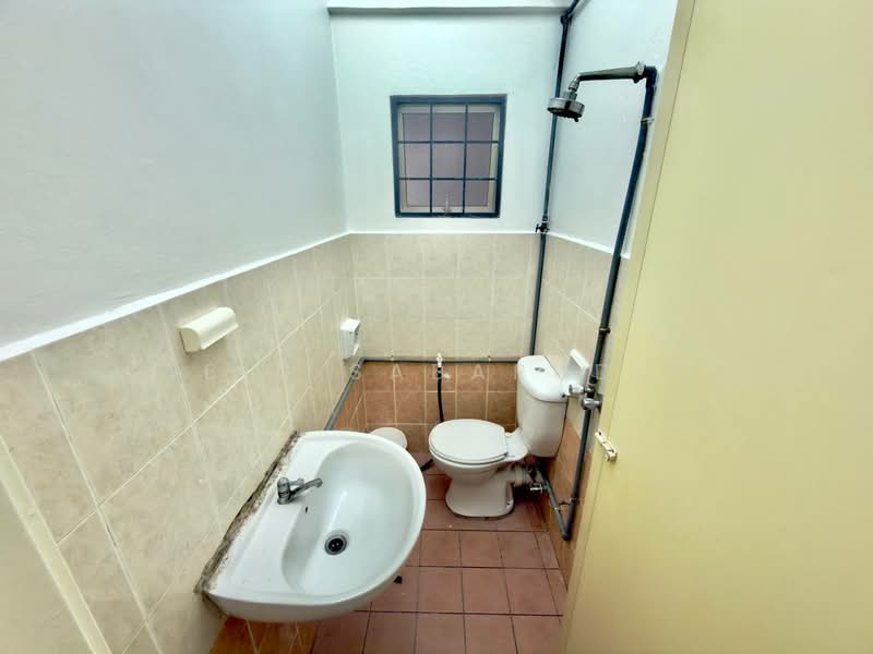 Apartment for Sale at Taman LTAT - Abid Sabarudin - Bathroom - PropertyGuru.com.my