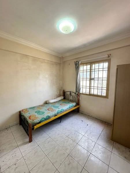 Flat for Sale at Sri Intan - Ong Lih Shyan - Bedroom - PropertyGuru.com.my