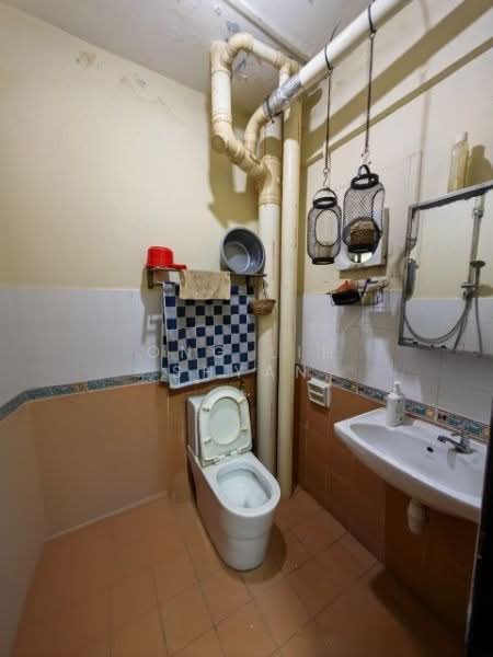 Pangsapuri untuk Dijual di Putri Ria Apartment - Ong Lih Shyan - Bathroom - PropertyGuru.com.my