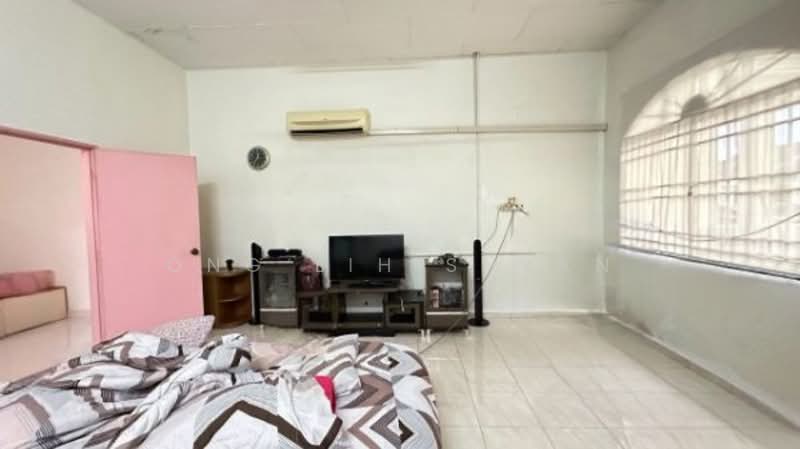 2-storey Terraced House for Sale in Taman Pulai Utama (Skudai) - Ong Lih Shyan - Living Room - PropertyGuru.com.my