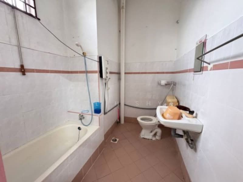 2-storey Terraced House for Sale in Taman Pulai Utama (Skudai) - Ong Lih Shyan - Bathroom - PropertyGuru.com.my