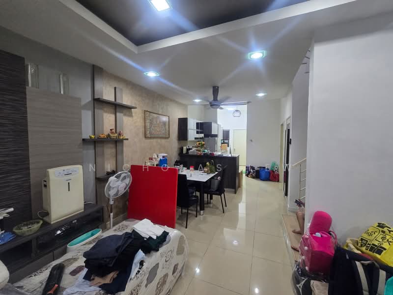 Terraced House for Sale in Bandar Putra Permai (Seri Kembangan) - Nicholas Lew - Living Room - PropertyGuru.com.my